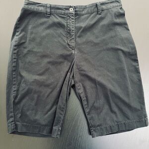 Chico’s Black Bermuda Shorts Size 2 Stretch Cotton Mid Rise